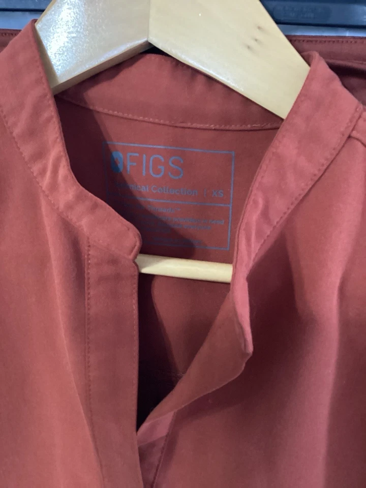 Conjunto FIGS Clásico Castaño Rojizo Mujer XSmall Rafaela Top XS Pantalones Zamora Foto 2 de 4