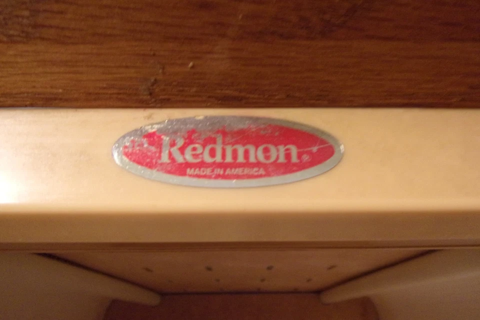 Vintage Redmon Wicker Hamper with Solid Wood Oak Lid Mid-Century Laundry Basket - Image 2 of 4