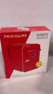 Frigidaire 0.5 Cu Ft Retro Portable Mini Fridge 6 cans/4L Red