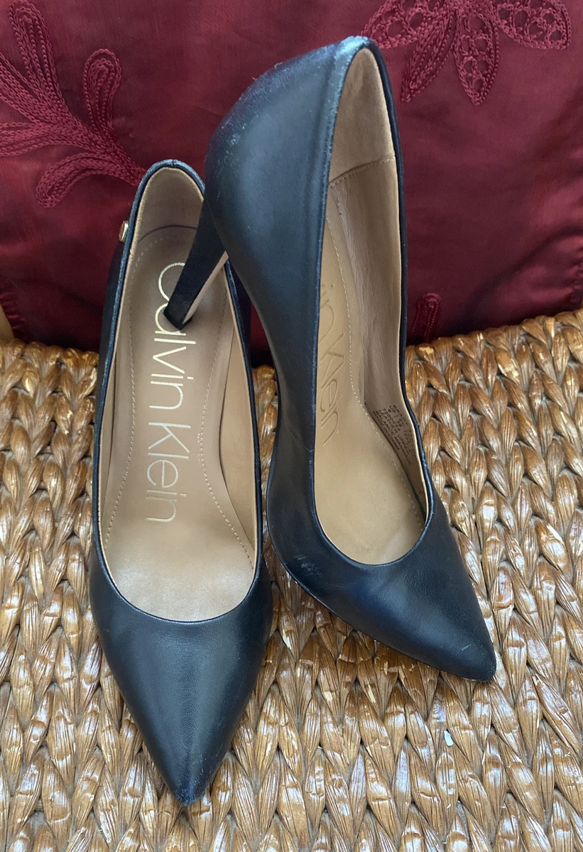 Calvin klein best sale black pumps