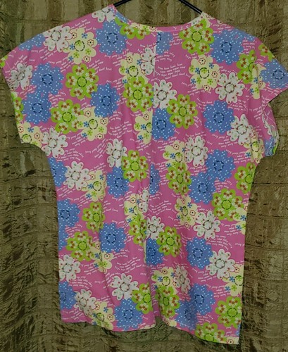 Womens Scrub Top By Nick & Sarah V Neck Sz Med Pink W Blue Green Flowers SS EUC - Picture 2 of 4