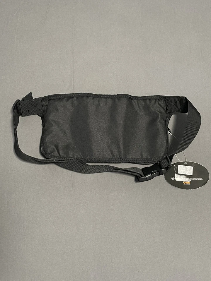 全新带标签 Concept One 配件 DC 漫画蝙蝠侠实用皮带黑色/黄色罕见 — 第 2/4 张图片