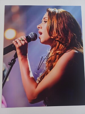 UNA HEALY Sänger THE SATURDAYS - Original in Person handsigniert 8x10 (MIT PROOF)