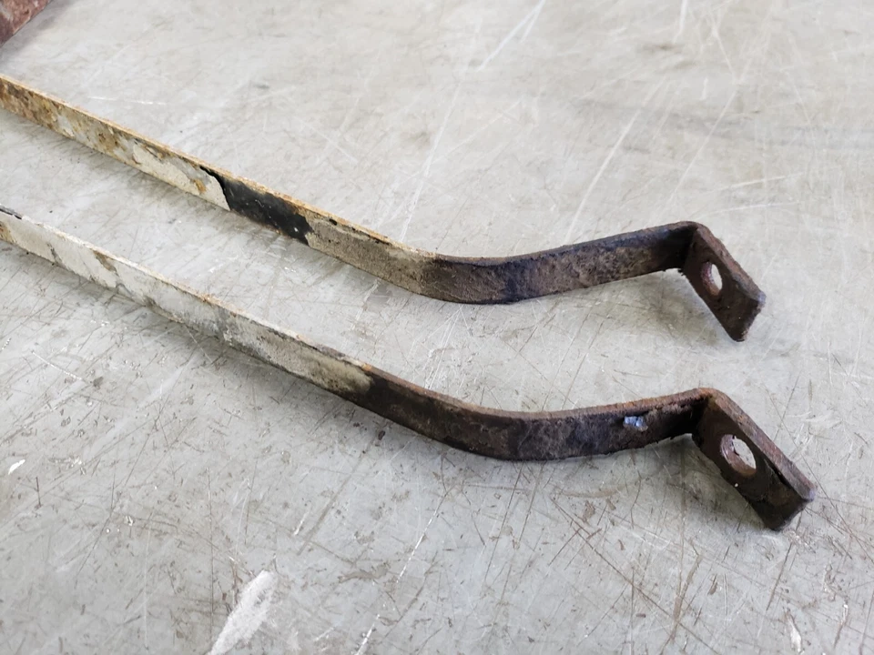 Buick Riviera 1966 1970 correas de tanque de combustible originales 1967 1968 1969 montaje de gasolina Foto 3 de 4