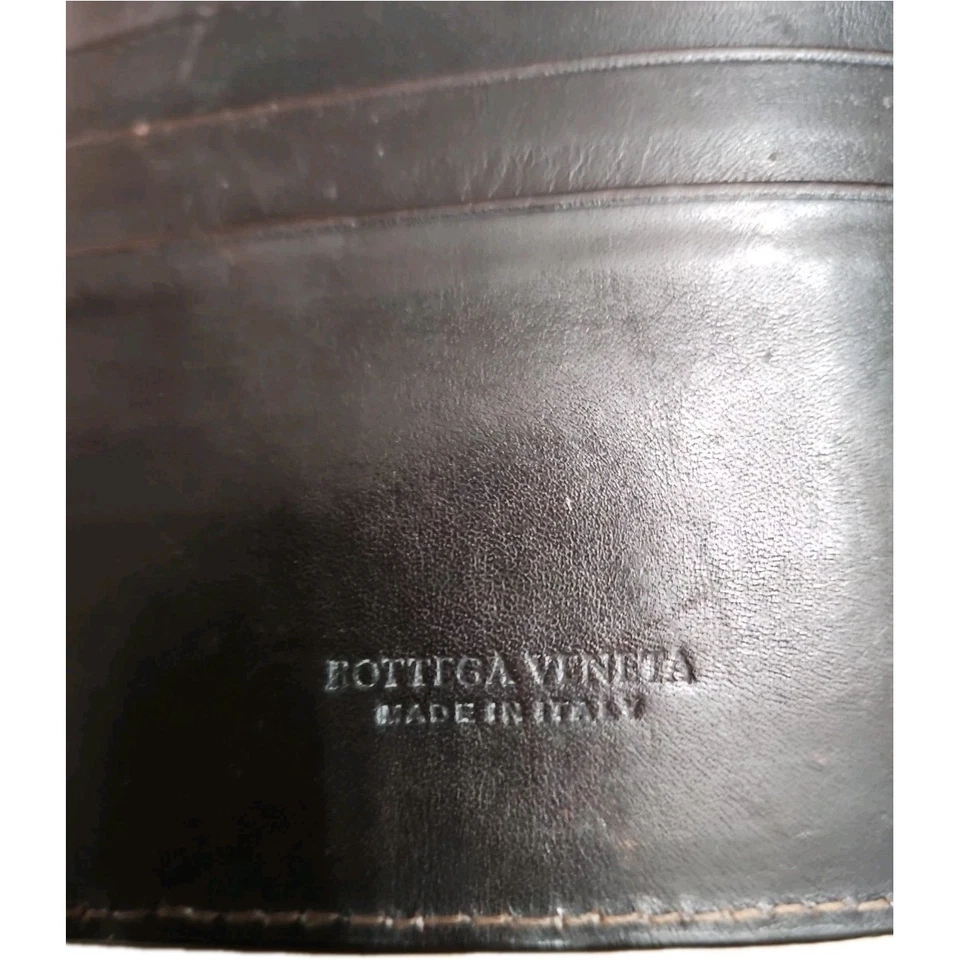 Cartera clásica de cuero marrón oscuro con clip para dinero plegable Bottega Veneta Intrecciato Foto 4 de 4
