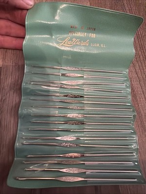 Vintage LeeWards Set of 16 Crochet Hooks sizes 00 to 14 Made In Japan w/case