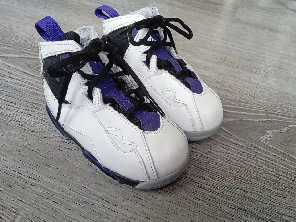Nike Air Jordan True Flight (TD) 343797-153 talla 5C niño pequeño blanco y púrpura Foto 2 de 4