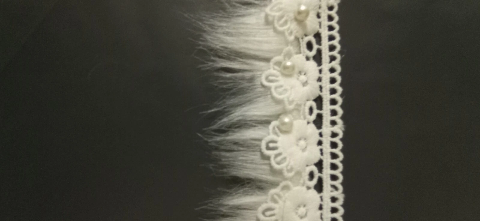 OFF WHITE 2 iarde pizzo bianco sporco per abito arte e croft