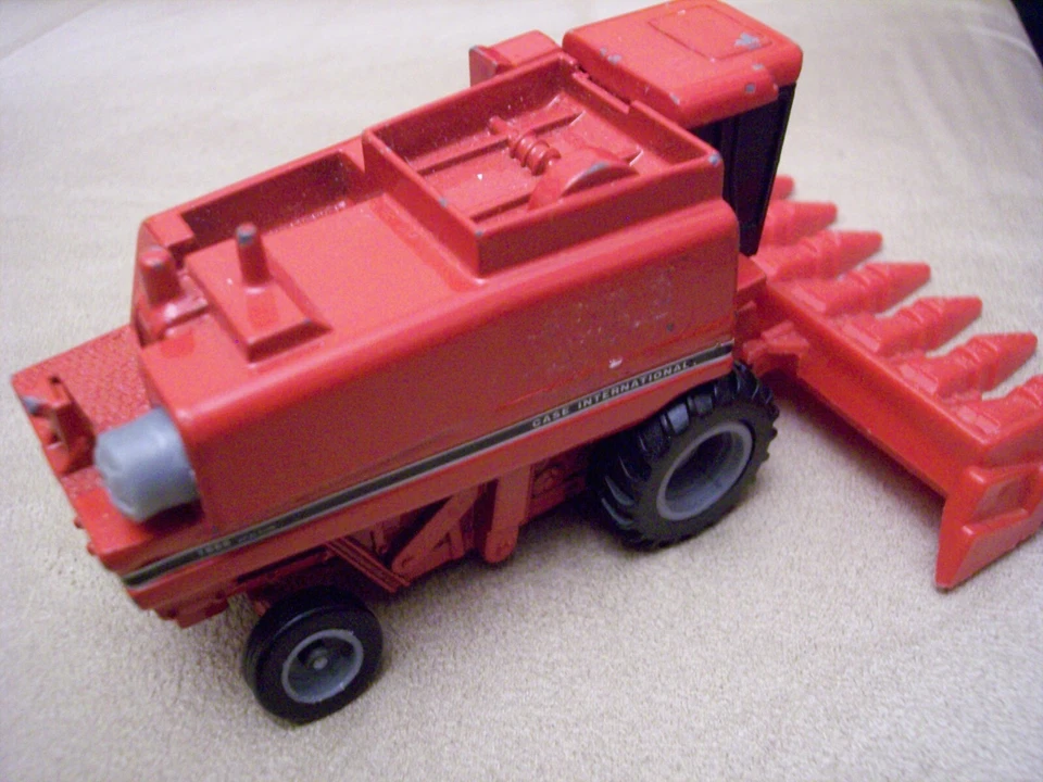 Case International 1:43 Combine - Image 3 of 3