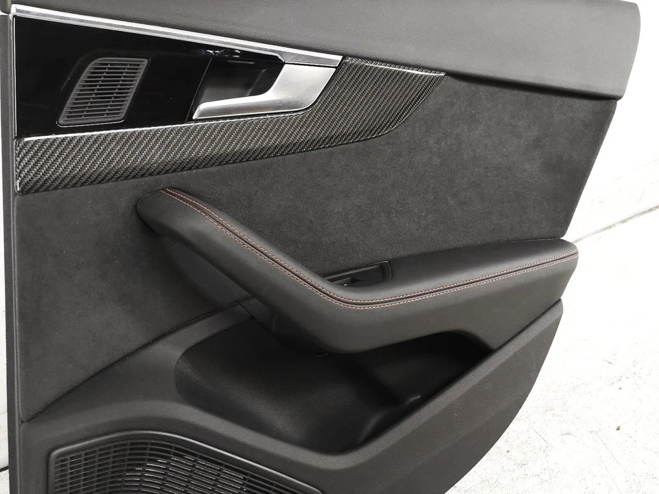 Painel de acabamento interno da porta do passageiro traseiro Audi S4 2023 - Preto 8W0-867-306-K-24A - Imagem 4 de 4