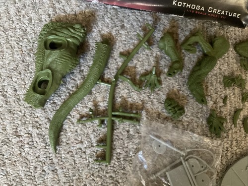 Pegasus Hobby 1/12 The Relic Kothoga Creature Model Kit - 9020 model kit - Picture 7 of 12