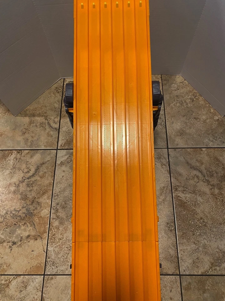 Hot Wheels Super 6 Lane Raceway 1:64 with Electronic Gate Finish Line - Image 4 of 4