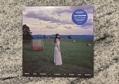 Lizzy McAlpine - Spring Into Summer / Pushing It Down And Praying UO 7'' Vinyl