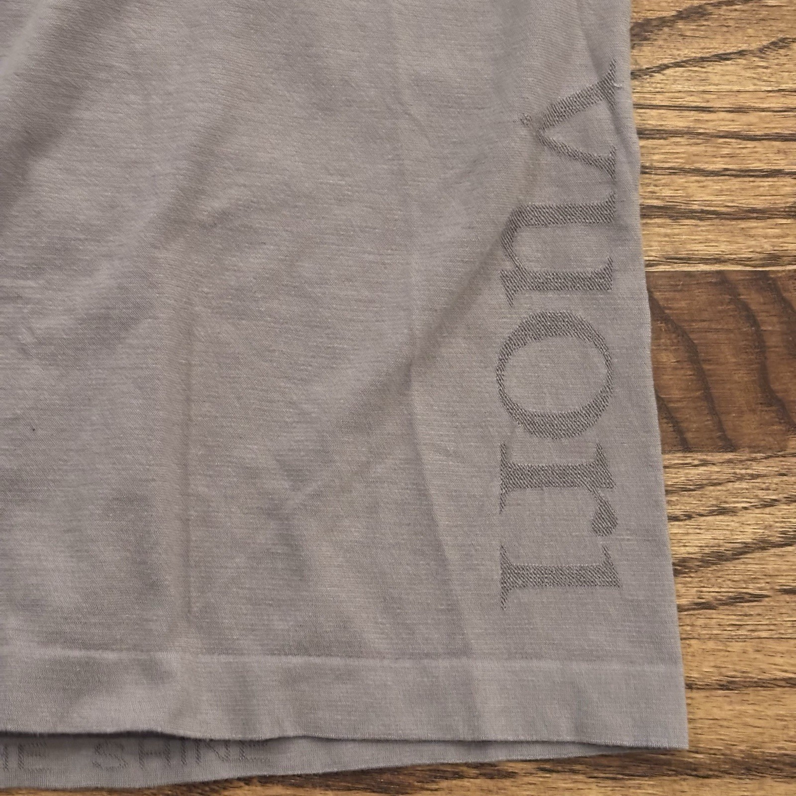 Vuori Performance T-Shirt Mens M Tan Brown Short Sleeve Rare Vertical Logo image 3