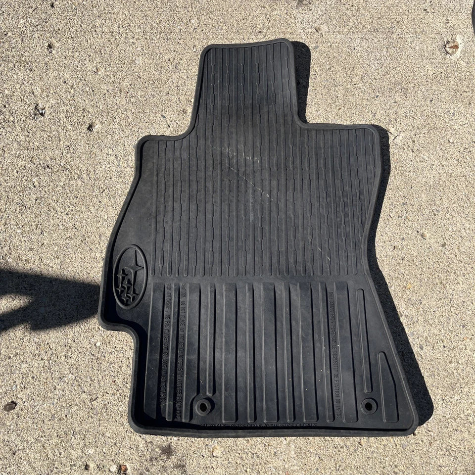 Alfombrillas de goma para maletero para todo tipo de clima Subaru Legacy 2010-2014 OEM J501SAL400 Foto 2 de 4