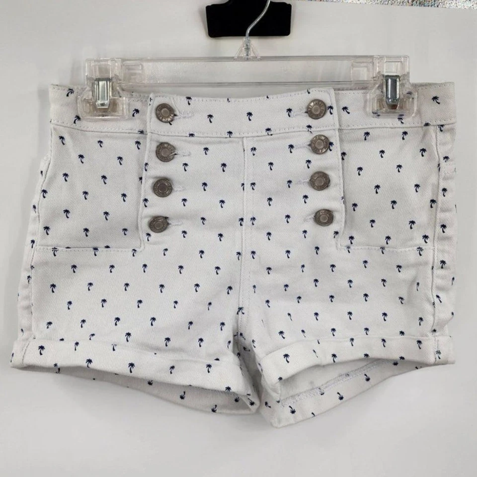 RUE21 白色棕榈树印花短裤女式 3/4 码夏季海滩 — 第 2/4 张图片