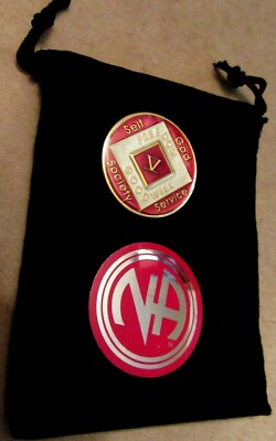 Narcotics Anonymous Burgundy Red 5 year NA Medallion Gold White Chip Coin Clean