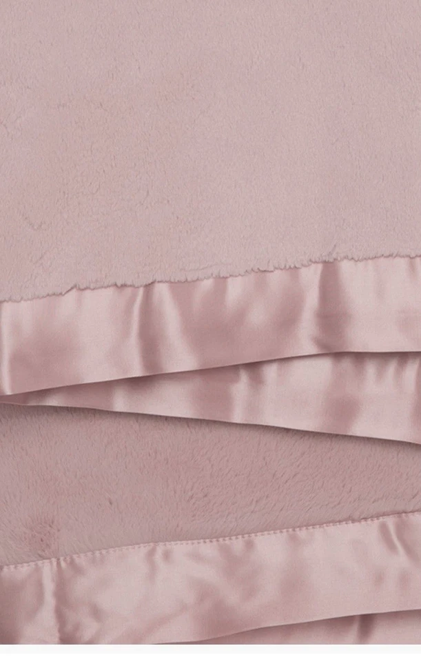 NUEVO CON ETIQUETAS $99 Pequeña Jirafa Lujo Bebé Manta Piel Sintética Rosa Polvoriento Foto 2 de 4