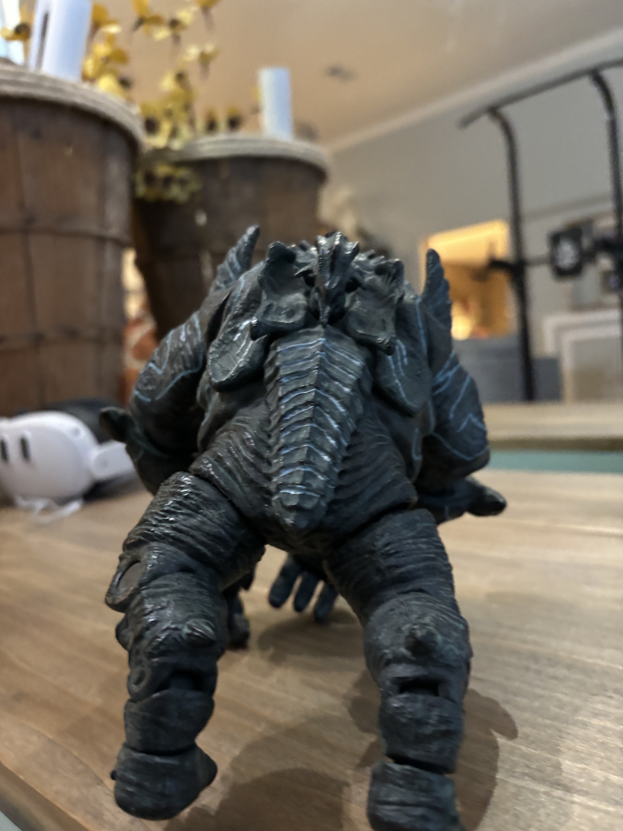 NECA PACIFIC RIM KAIJU LEATHERBACK フィギュア s-l1200.jpg