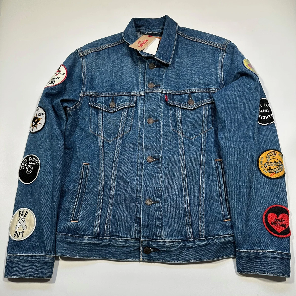 New Levis Mens Denim Jean Trucker Jacket Patches Medium Wash Size