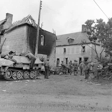 World War Two Photo WWII / Fighting in Normandy  France July 1944 D-Day US Army