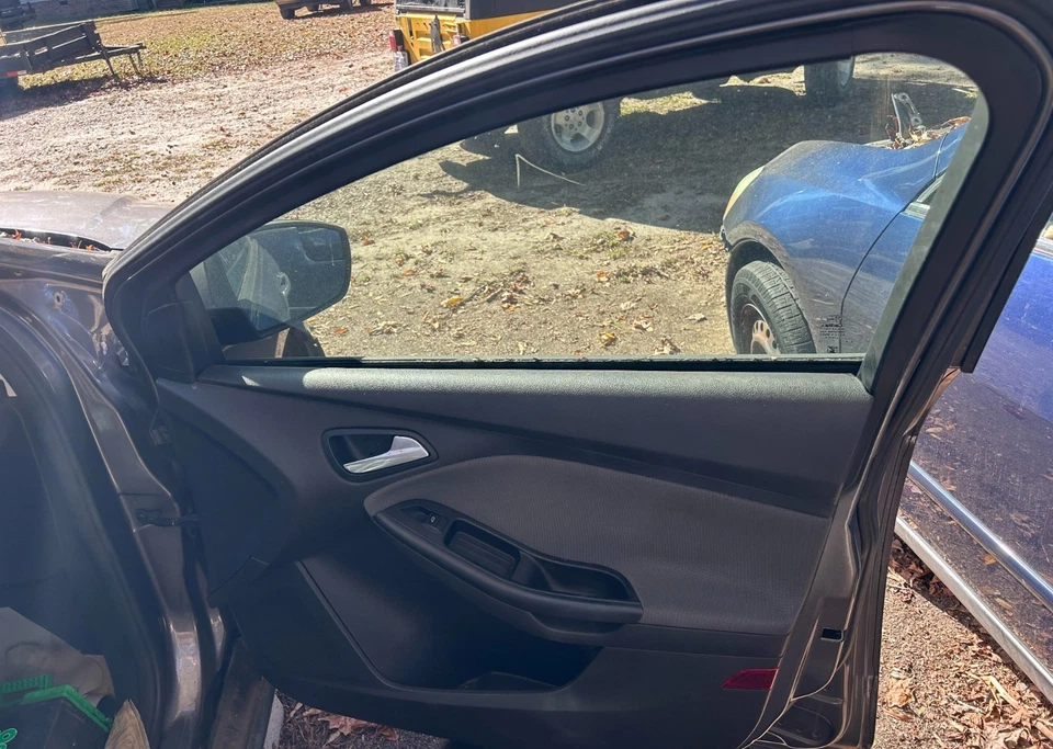 Ford Focus 2014 puerta delantera lateral del pasajero Foto 2 de 2