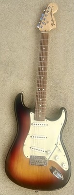 2006 Fender  Highway One USA Stratocaster Nitro Sunburst Rosewood Fretboard SSS