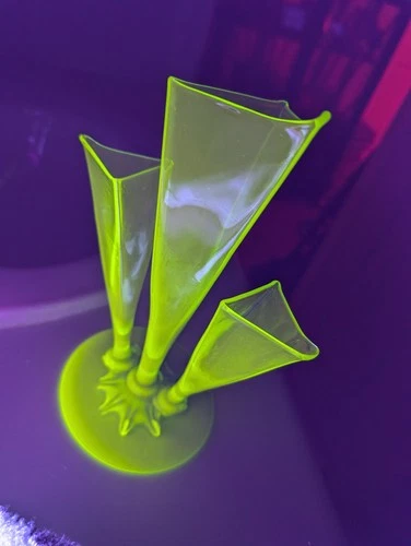 RARE Carder Steuben Beautiful Uranium Green Art Glass Mid Century 3 Prong Vase