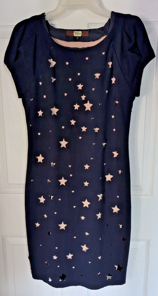 Vestido Eva Franco Patriótico Azul Marino Sobre Desnudo Estrellas Recortadas Lápiz Movible 4 Foto 2 de 4