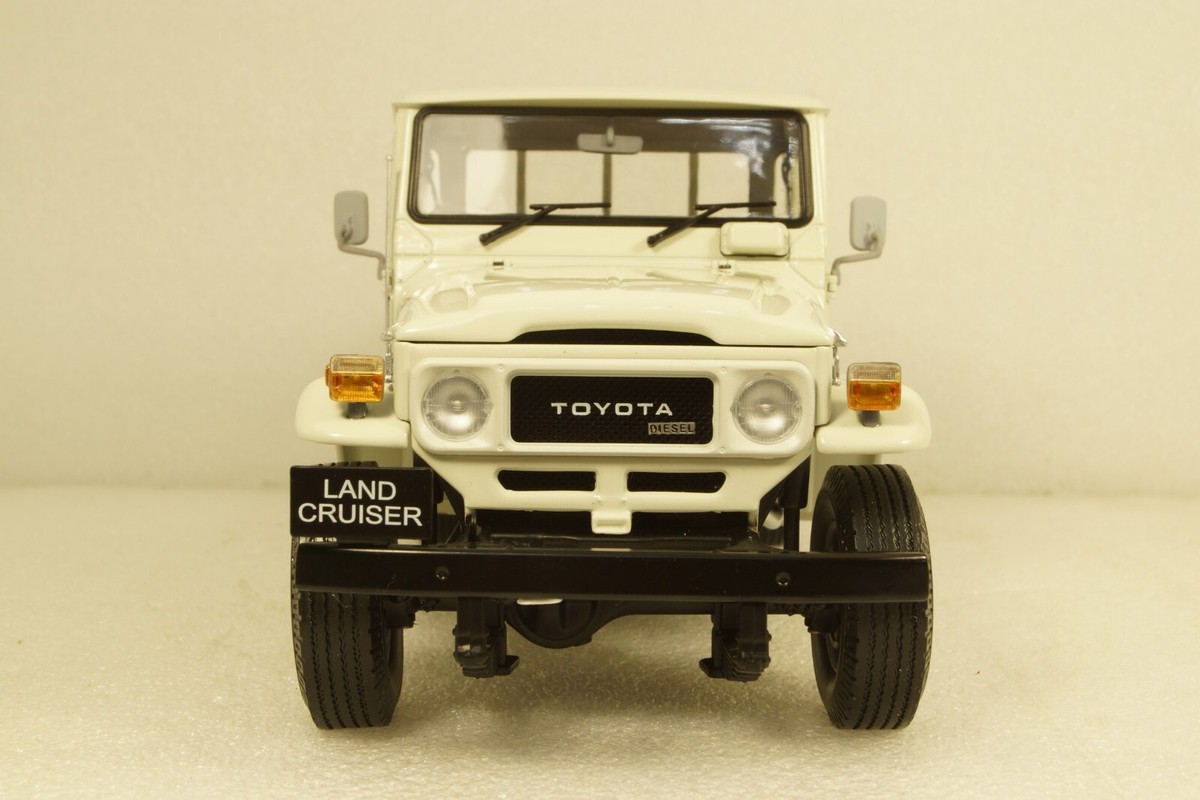 Toyota Land Cruiser 40 Pick Up, white, KYO8958W0, Kyosho 1