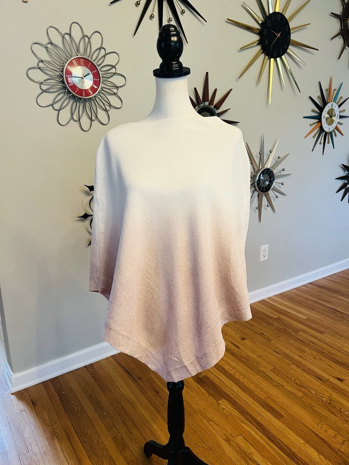 Barefoot Dreams O/S NWT Ultra Lite Ocean Breeze Poncho White Pink Rose Ombre