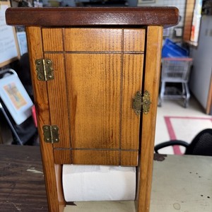 Unique Wooden Kleenex Toilet Paper Holder 6 1/2 X 6 1/2 X 12 Euc