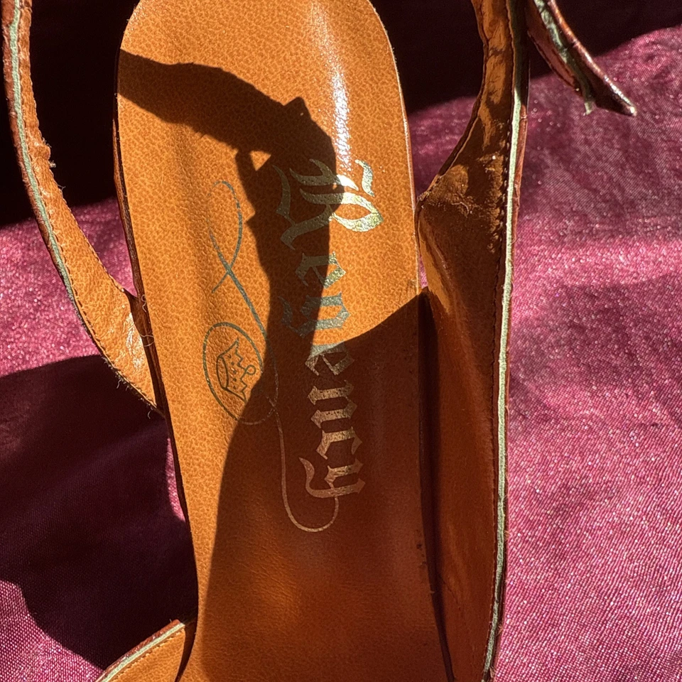 复古 20 世纪 70 年代 REGENCY 高跟鞋棕色皮革露趾踝扣美女 — 第 4/4 张图片