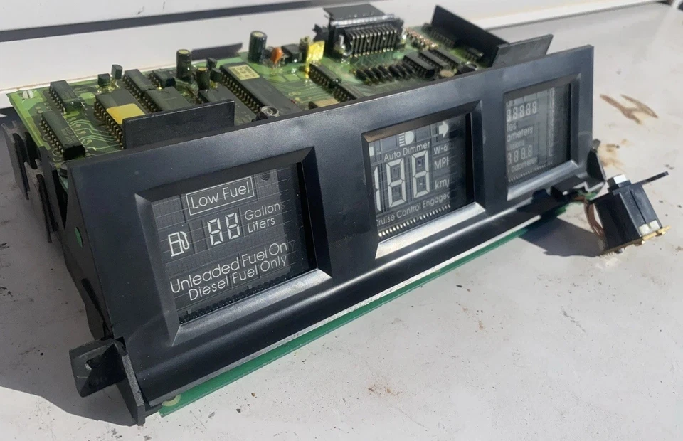 Cuadro de instrumentos digital Cadillac Seville Eldorado 1988-1990 4,5 L 25-265316-1 Foto 2 de 4