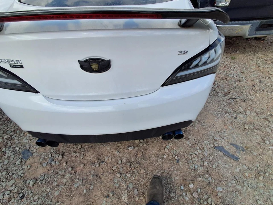 (LOCAL PICKUP ONLY) Rear Bumper Coupe Without Park Assist Fits 09-16 GENESIS 256 Foto 2 de 2