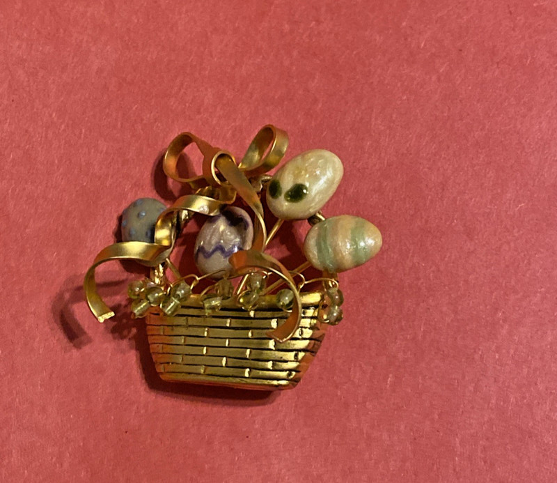 Unique Gold Tone Easter Basket w/Eggs and Bow Spring Clasp HTF One Like This!!!