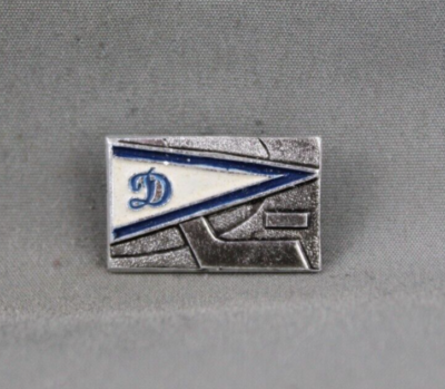 Pin's Hockey Vintage Dynamo Moscou (rouge, Fabriqué En Russie) - Broche Estampillée