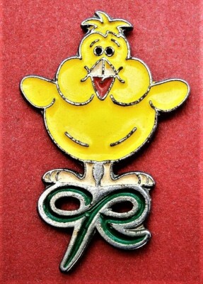 AC1000*) Emaille Frühling Ostern Huhn Brosche Schleife Abzeichen Anstecknadel 