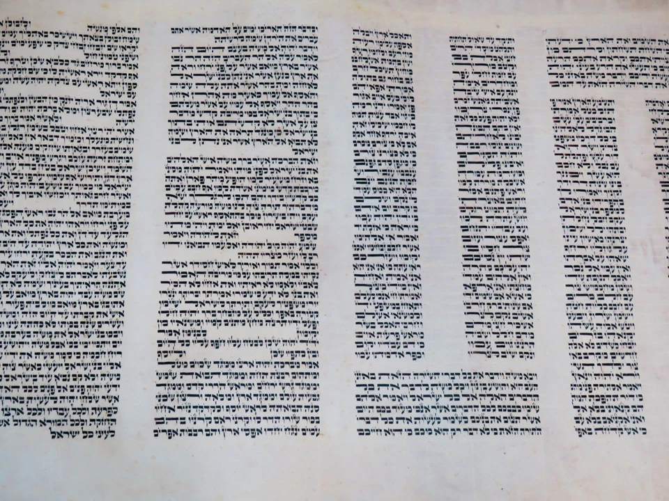 TORAH SCROLL BIBLE MANUSCRIPT FRAGMENT 100 YRS OLD ISRAEL "The end of the Torah" - Image 4 of 4