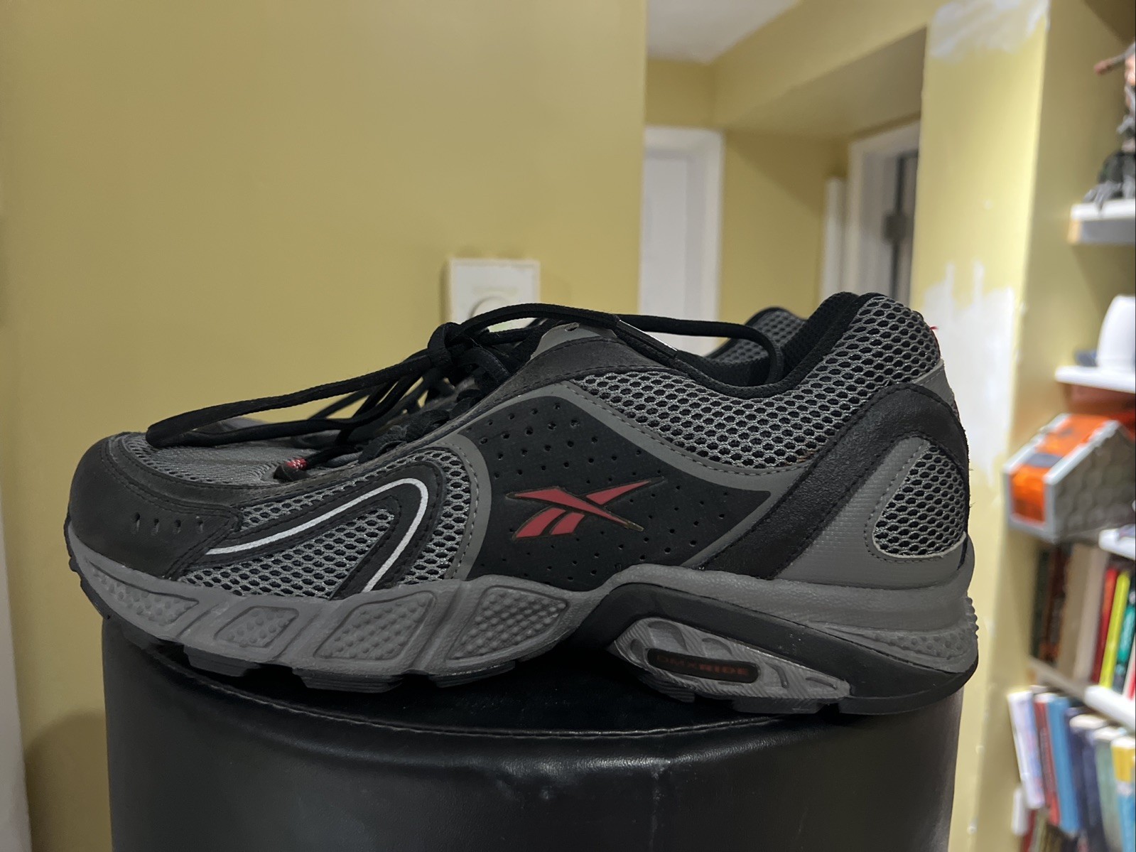 Men’s Reeboks Size 10