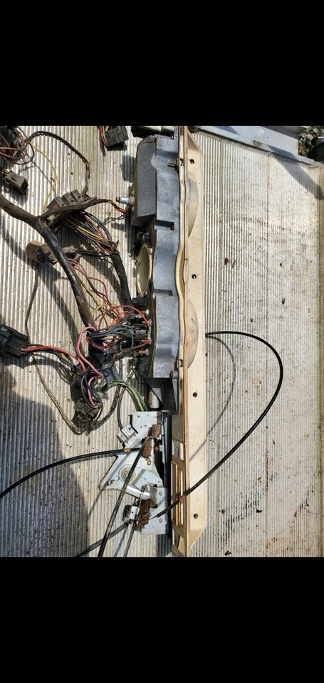 Cuadro de instrumentos Plymouth Barracuda 1968 con arnés de cableado y accesorios Foto 2 de 4