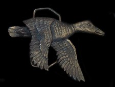 UC13127 VINTAGE 1978  FLYING DUCK  ART COMMEMORATIVE BRASSTONE BELT BUCKLE