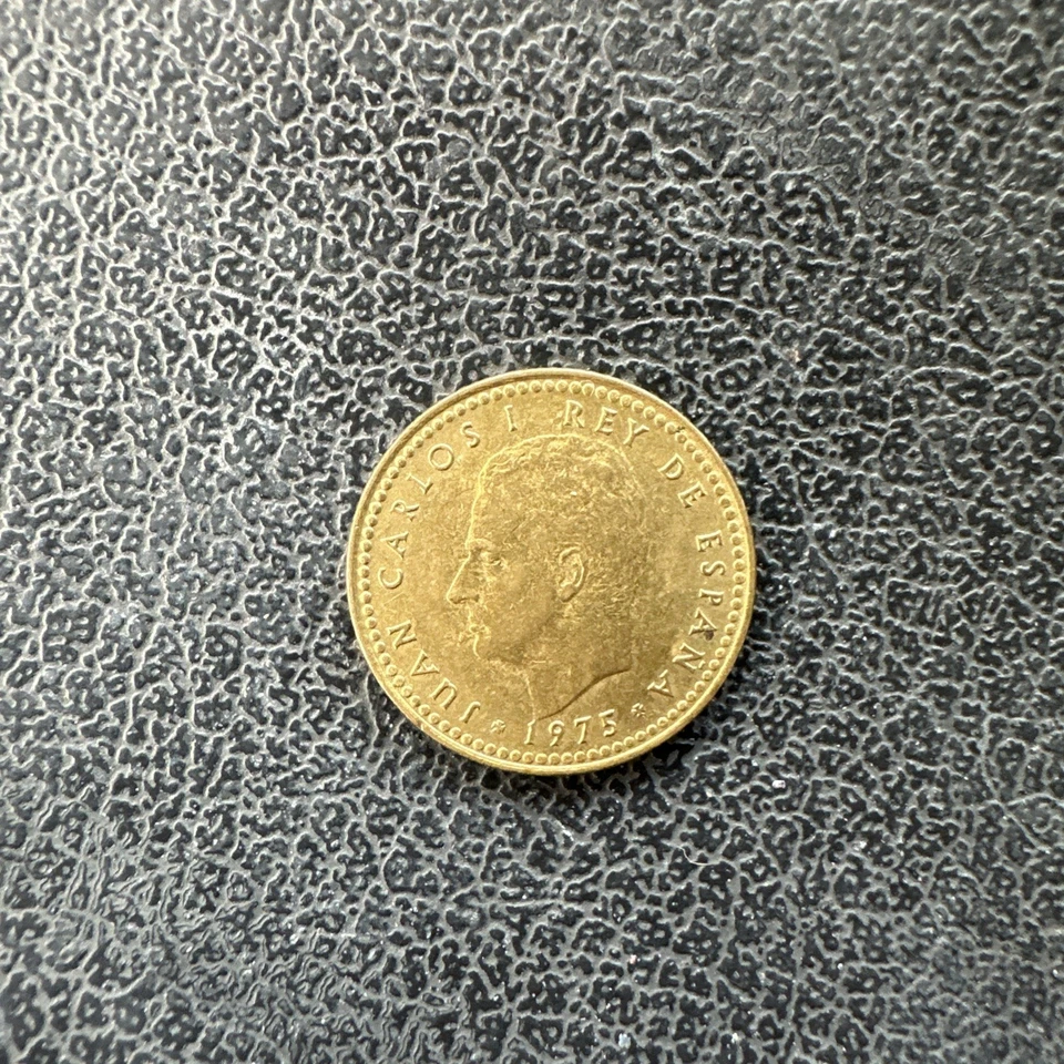 1975 Spain Una Peseta 1 Peseta Coin.  Collectors Item. Excellent Condition. - Image 2 of 4