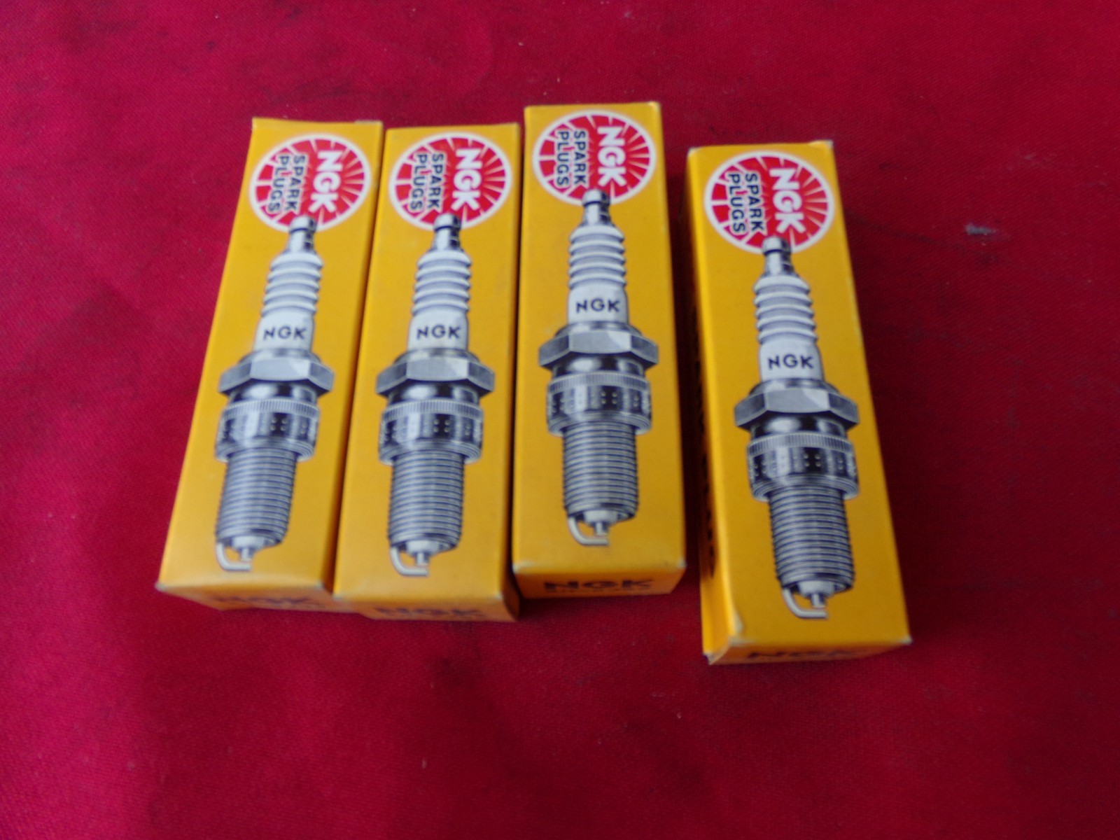 NGK SPARK PLUGS BP4H 4 PACK NEW
