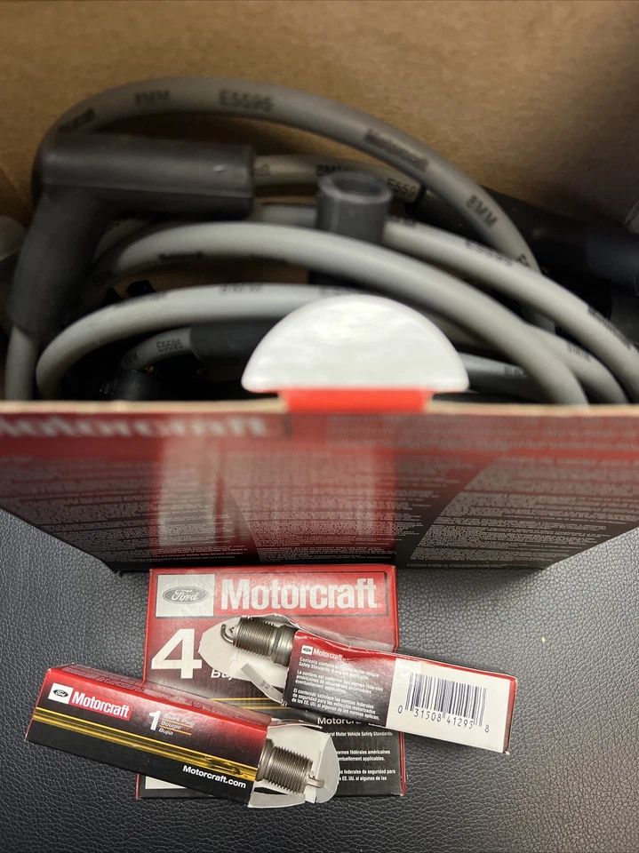 Juego de cables de bujías Motorcraft WR5889 con juego de bujías SP-486 (6) Foto 3 de 4