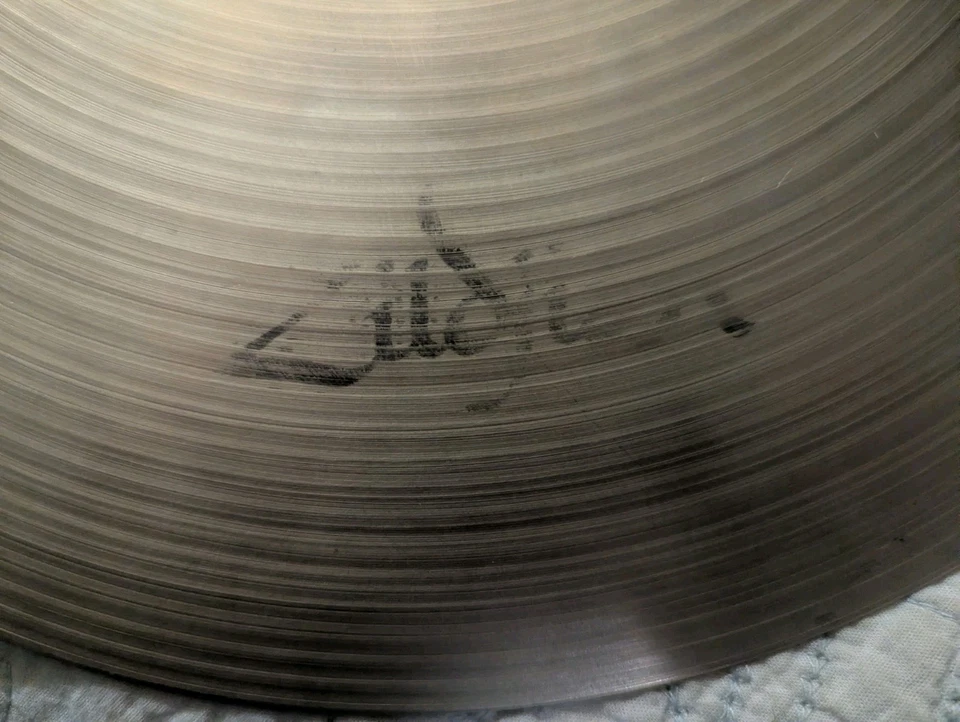 Parte inferior de sombrero alto Zildjian Avedis 14 de colección en buen estado (¿sonido maestro?) Foto 2 de 4