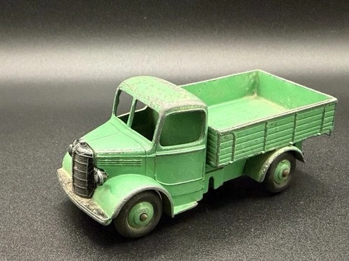 Dinky Toys 411 Bedford Tipper Truck, Green, Original, Vintage, Rare.
