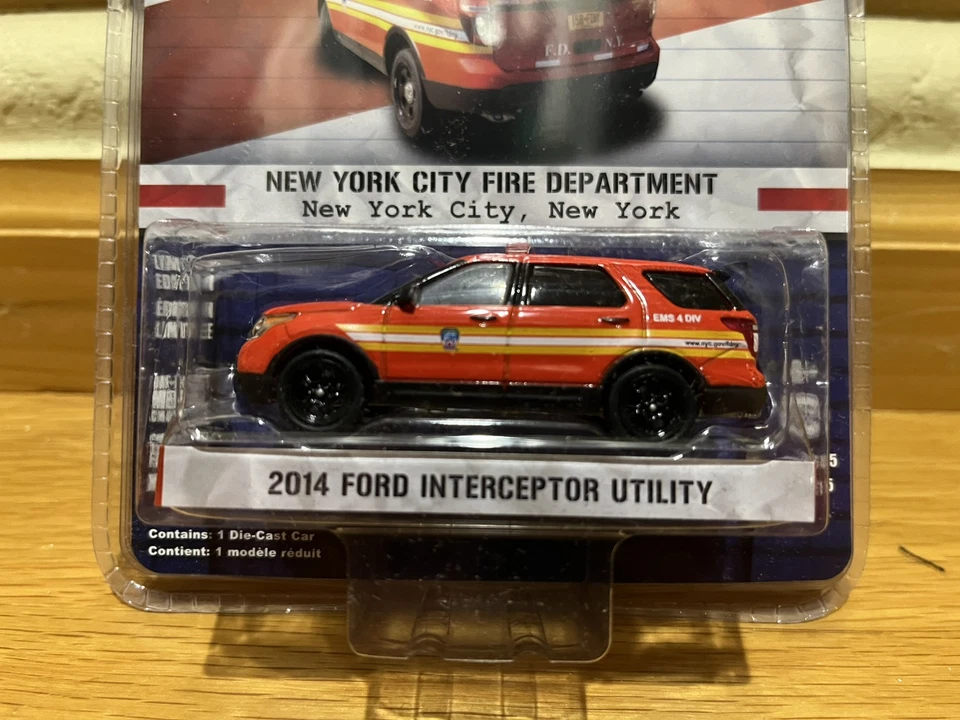 Ford Interceptor utilitario Greenlight Hot Pursuit Series 15 2015 NYC Fire nuevo FDNY Foto 2 de 4