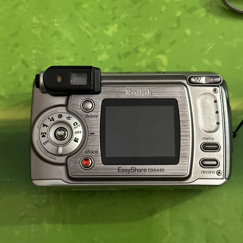 Kodak EasyShare DX6440 4.0MP Digital Camera - Silver PARTS ONLY DOES NOT WORK - Image 2 of 3