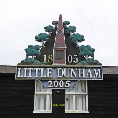 Foto 6x4 Little Dunham Dorfschild Das Schild zeigt den Nelson Obelisken um 2021